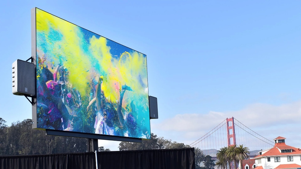 LED Signage vs. LED Screen: Evaluating Visual Fidelity and Energy Efficiency