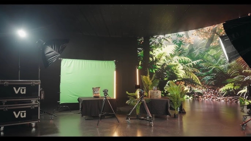 smart display vs. green screen