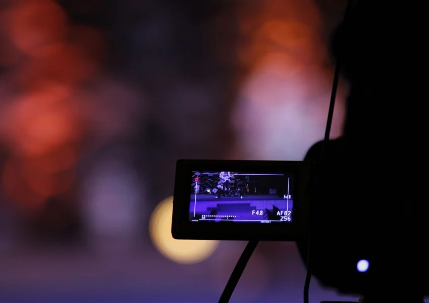 Die wahren Kosten virtueller Sets: Smart Display vs. Green Screen