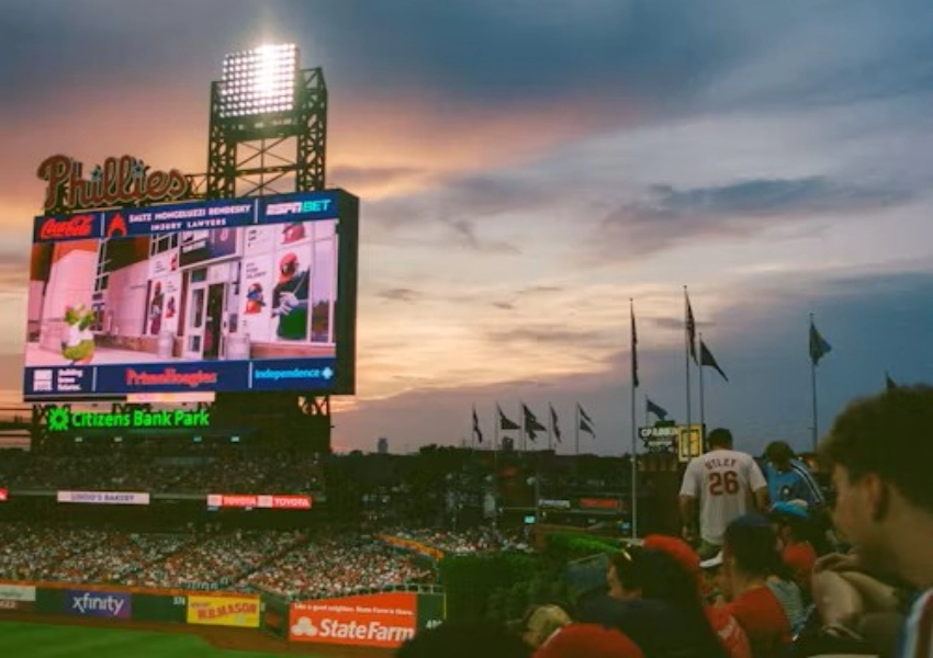 How to Choose a Stadium LED Screen for Live Sports, Replays, and Advertising