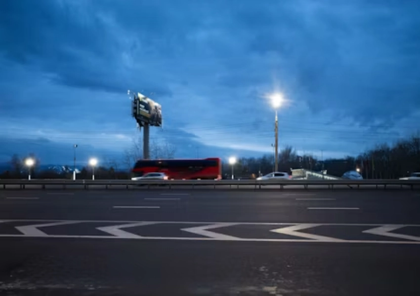 How to Choose an Outdoor LED Screen for Highway Advertising